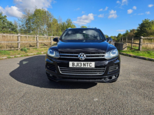 2013 Volkswagen Touareg 3.0 Tdi V6 Bluemotion Tech R-Line Tiptronic 4WD Euro 5 (s/s) 5dr in Black — image 4