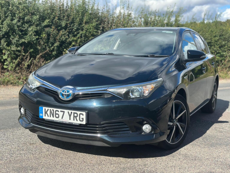 2017 Toyota Auris 1.8 Vvt-H Design CVT Euro 6 (s/s) 5dr (safety Sense) in Grey — image 1