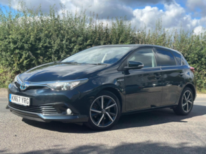 2017 Toyota Auris 1.8 Vvt-H Design CVT Euro 6 (s/s) 5dr (safety Sense) in Grey — image 3