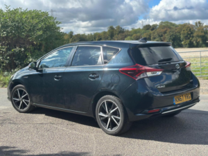 2017 Toyota Auris 1.8 Vvt-H Design CVT Euro 6 (s/s) 5dr (safety Sense) in Grey — image 6