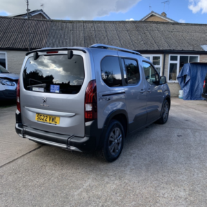 2022 Peugeot Rifter 1.5 Bluehdi Allure in Grey — image 6