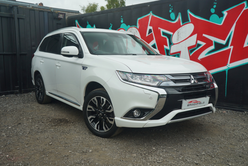 2018 Mitsubishi Outlander 2.0h 12kwh 4hs SUV 5dr Petrol Plug-In Hybrid CVT 4WD Euro 6 (s/s) (200 Ps) in White — image 1