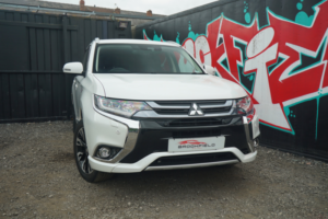2018 Mitsubishi Outlander 2.0h 12kwh 4hs SUV 5dr Petrol Plug-In Hybrid CVT 4WD Euro 6 (s/s) (200 Ps) in White — image 3