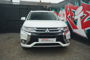 2018 Mitsubishi Outlander 2.0h 12kwh 4hs SUV 5dr Petrol Plug-In Hybrid CVT 4WD Euro 6 (s/s) (200 Ps) in White — image 4