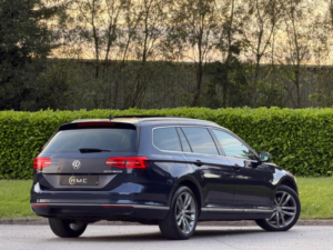2017 Volkswagen Passat 2.0 Tdi Gt Euro 6 (s/s) 5dr in Blue — image 3