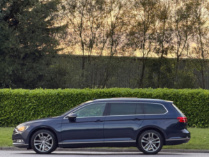 2017 Volkswagen Passat 2.0 Tdi Gt Euro 6 (s/s) 5dr in Blue — image 4