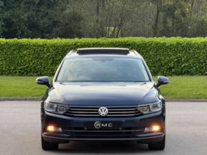 2017 Volkswagen Passat 2.0 Tdi Gt Euro 6 (s/s) 5dr in Blue — image 6