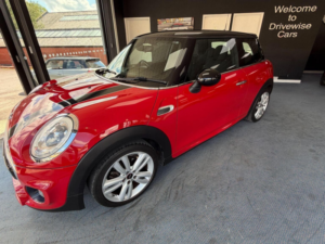 2014 MINI Hatch 1.5 Cooper Euro 6 (s/s) 3dr in Red — image 5
