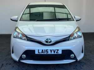 2015 Toyota Yaris 1.33 Dual Vvt-I Icon Multidrive S Euro 5 5dr in White — image 2