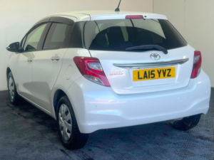 2015 Toyota Yaris 1.33 Dual Vvt-I Icon Multidrive S Euro 5 5dr in White — image 4