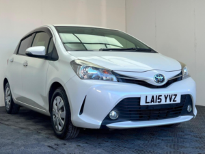 2015 Toyota Yaris 1.33 Dual Vvt-I Icon Multidrive S Euro 5 5dr in White — image 5