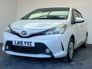 2015 Toyota Yaris 1.33 Dual Vvt-I Icon Multidrive S Euro 5 5dr in White — image 6