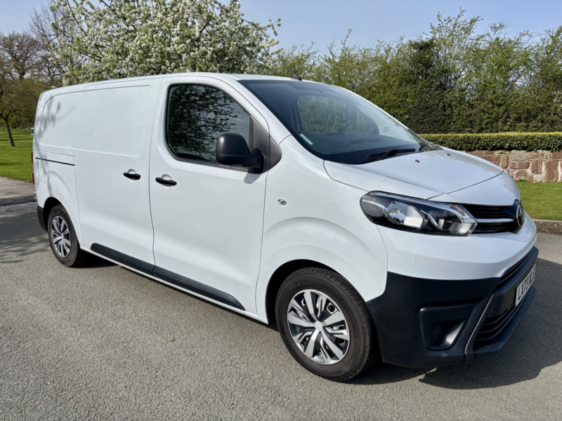 2023 Toyota Proace 1.5 D Active 120 Mwb Manual Panel Van Eu6 Ulez in White — image 1