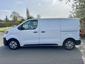 2023 Toyota Proace 1.5 D Active 120 Mwb Manual Panel Van Eu6 Ulez in White — image 4