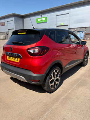 2017 Renault Captur 1.5 Dci Energy Dynamique S Nav SUV 5dr Diesel Manual Euro 6 (s/s) (90 Ps) in Red — image 4