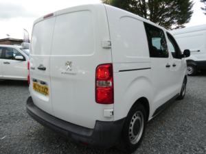 2020 Peugeot Expert 1.5 Bluehdi 1000 Professional Compact Panel Van 6dr Diesel Manual Swb Euro 6 (s/s) (100 Bhp) in White — image 3
