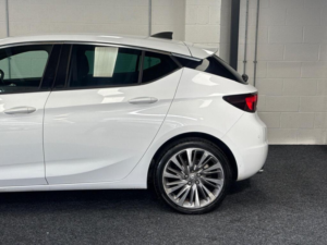 2016 Vauxhall Astra 1.6i Turbo Sri Nav Euro 6 (s/s) 5dr — image 3