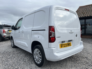 2023 Vauxhall Combo 1.5 Combo Pro 1.5d 100 M6 L1h1 2300 Panel Van in White — image 5