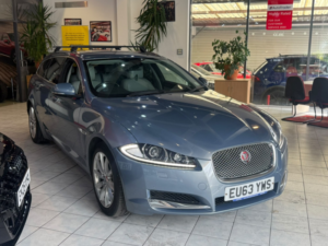 2013 Jaguar Xf 3.0 D V6 Premium Luxury in Grey — image 2