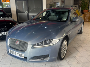2013 Jaguar Xf 3.0 D V6 Premium Luxury in Grey — image 4