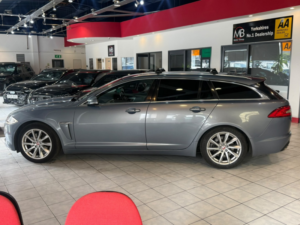 2013 Jaguar Xf 3.0 D V6 Premium Luxury in Grey — image 6