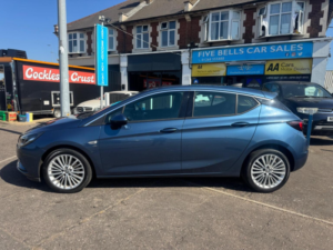 2016 Vauxhall Astra 1.6 Cdti Blueinjection Elite Nav Euro 6 (s/s) 5dr in Blue — image 2