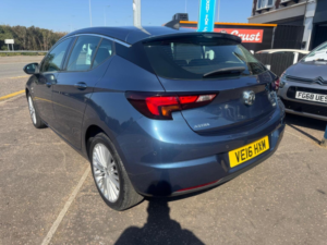 2016 Vauxhall Astra 1.6 Cdti Blueinjection Elite Nav Euro 6 (s/s) 5dr in Blue — image 3