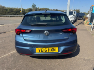 2016 Vauxhall Astra 1.6 Cdti Blueinjection Elite Nav Euro 6 (s/s) 5dr in Blue — image 4