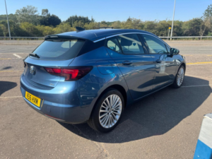 2016 Vauxhall Astra 1.6 Cdti Blueinjection Elite Nav Euro 6 (s/s) 5dr in Blue — image 5