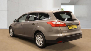 2013 Ford Focus 1.6 Tdci Titanium Euro 5 (s/s) 5dr in Brown — image 4