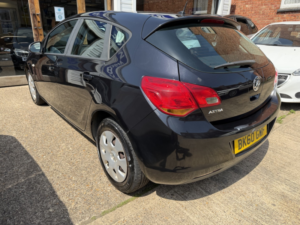 2010 Vauxhall Astra 1.6 16v Exclusiv in Black — image 5