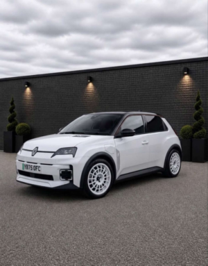 2026 Renault 5 5 Techno E-Tech Ev 5dr in White And Black — image 4