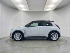 2026 Renault 5 5 Techno E-Tech Ev 5dr in White And Black — image 5
