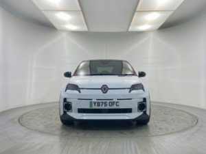 2026 Renault 5 5 Techno E-Tech Ev 5dr in White And Black — image 6