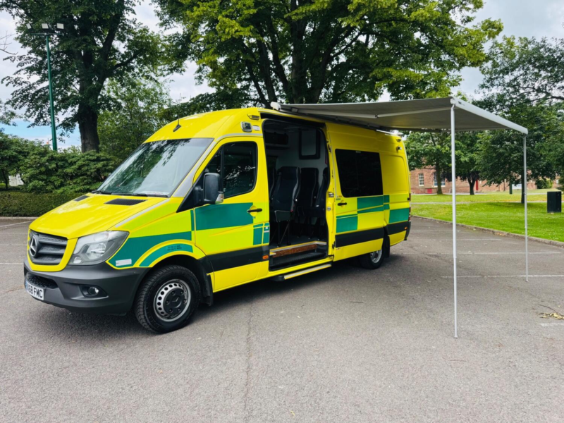 2018 Mercedes-Benz Sprinter 3.0 519 Cdi in Yellow — image 1