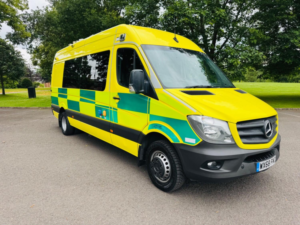 2018 Mercedes-Benz Sprinter 3.0 519 Cdi in Yellow — image 2