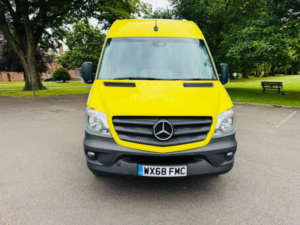 2018 Mercedes-Benz Sprinter 3.0 519 Cdi in Yellow — image 3