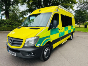 2018 Mercedes-Benz Sprinter 3.0 519 Cdi in Yellow — image 4