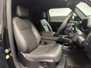 2025 Land Rover Defender 90 3.0 D350 Mhev X-Dynamic Hse Hard Top SUV Auto 4WD Swb Euro 6 (s/s) 3dr in Black — image 4