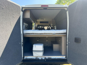 2018 Citroen Relay Off Grid Camper Van 2.0 Bluehdi 35 Enterprise in White — image 4