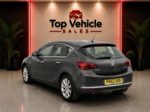 2012 Vauxhall Astra 2.0 Cdti Elite in Grey — image 3