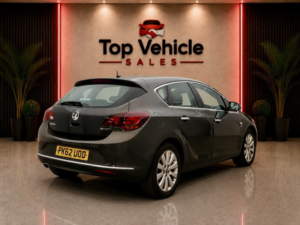 2012 Vauxhall Astra 2.0 Cdti Elite in Grey — image 4