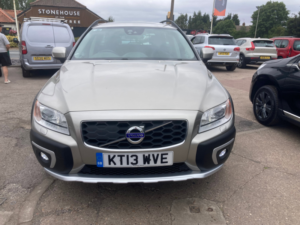 2013 Volvo Xc70 2.4 D5 Se Lux Estate 5dr Diesel Geartronic AWD Euro 5 (215 Ps) in Gold — image 2