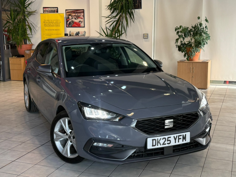 2025 SEAT Leon 1.5 Etsi Mhev Fr in Grey — image 1
