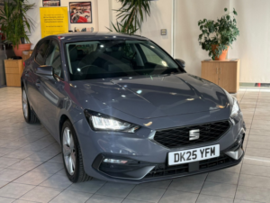 2025 SEAT Leon 1.5 Etsi Mhev Fr in Grey — image 2
