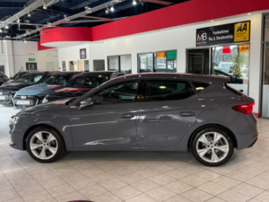2025 SEAT Leon 1.5 Etsi Mhev Fr in Grey — image 6