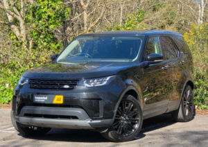 2020 Land Rover Discovery 3.0 Discovery Luxury Hse Sd6 Auto 4WD 5dr in Black — image 2