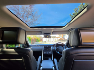 2020 Land Rover Discovery 3.0 Discovery Luxury Hse Sd6 Auto 4WD 5dr in Black — image 4