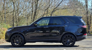 2020 Land Rover Discovery 3.0 Discovery Luxury Hse Sd6 Auto 4WD 5dr in Black — image 6