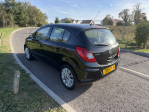 2015 Vauxhall Corsa 1.2 16v Se in Black — image 3